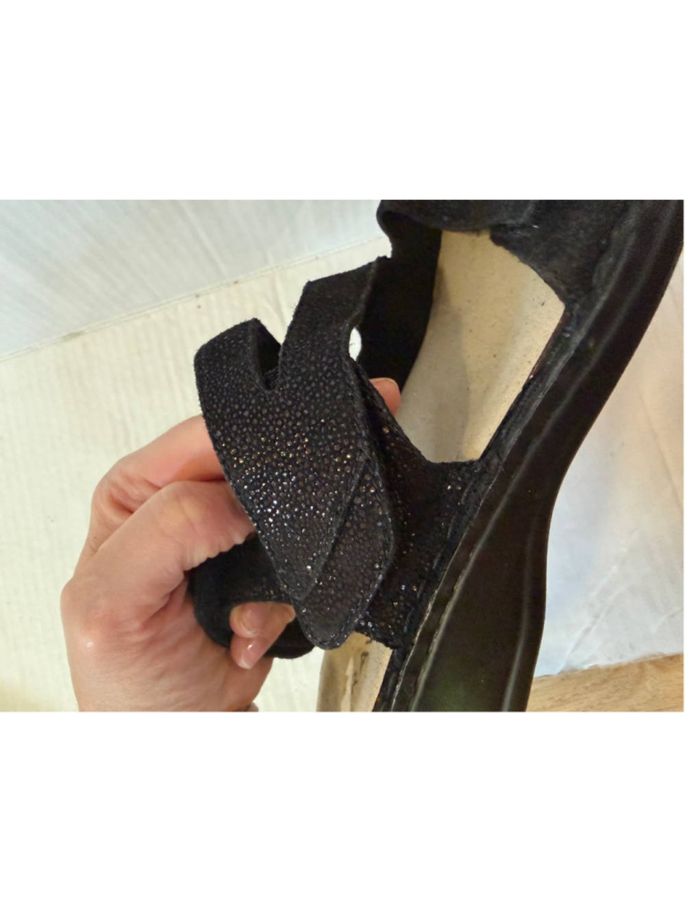 Aravon Black Glitter Mary Jane Slingback Comfort Heels Women’s US 9 Wide - Picture 9 of 9